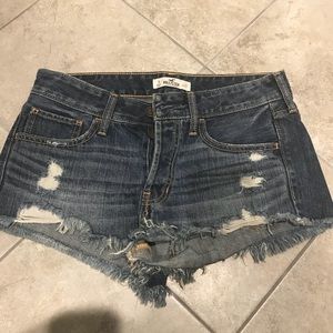 Hollister size 5  distressed medium wash shorts